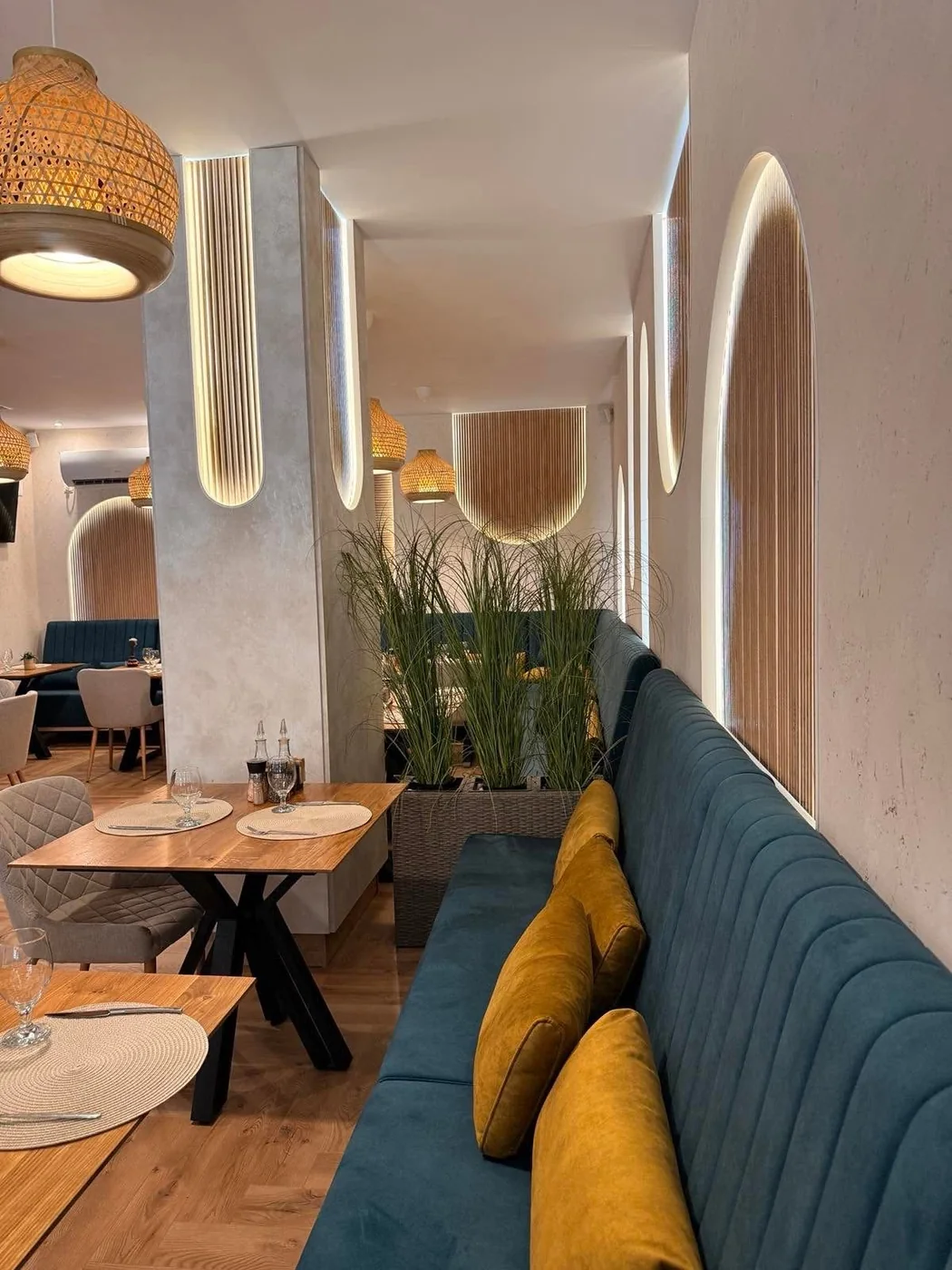 Декоративни стени с Nubilia M Dual Color в ресторант VIGO, Пазарджик