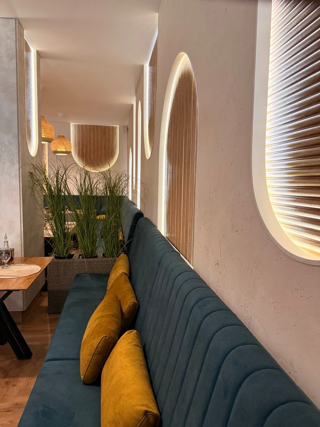 Детайл от двуцветния декоративен ефект Nubilia M Dual Color в ресторант VIGO